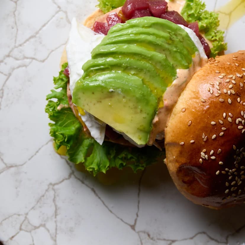 Bocadillo de tartar de atún con burrata