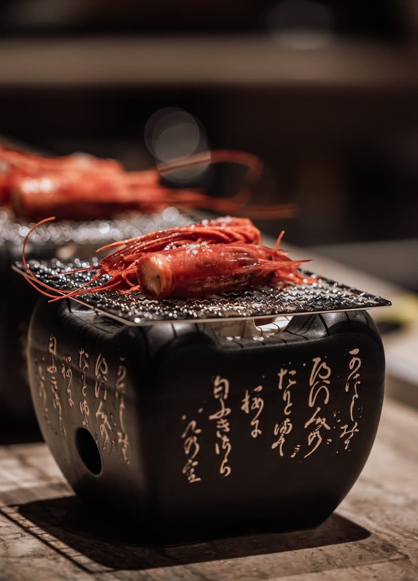 Gambas rojas a la brasa en robata