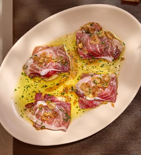 Carpaccio de atún al ajillo