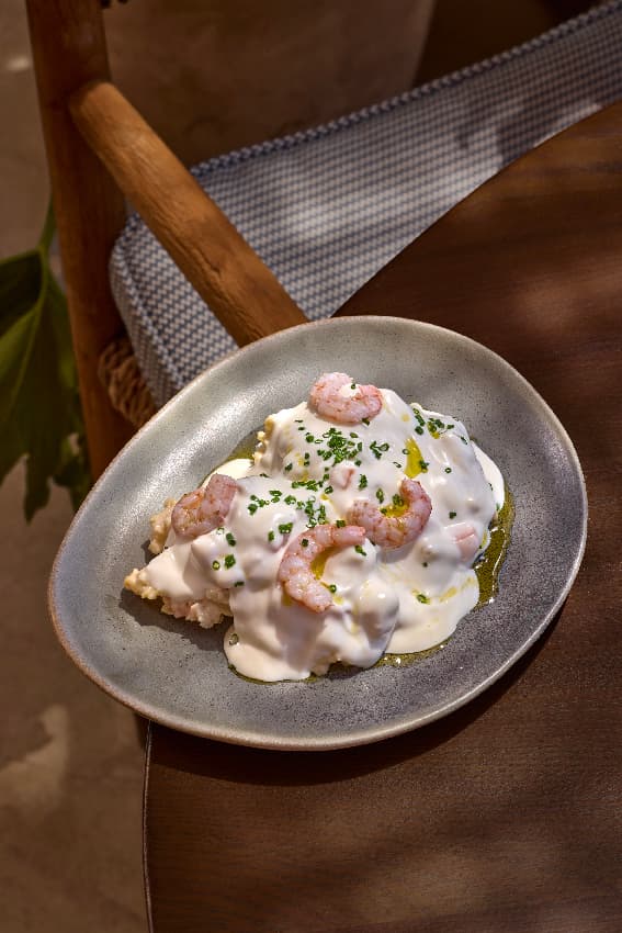 Ensaladilla rusa con gambas