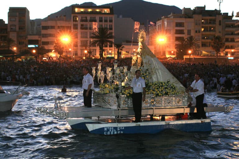 Procesión marítima de la Virgen del Carmen en Estepona