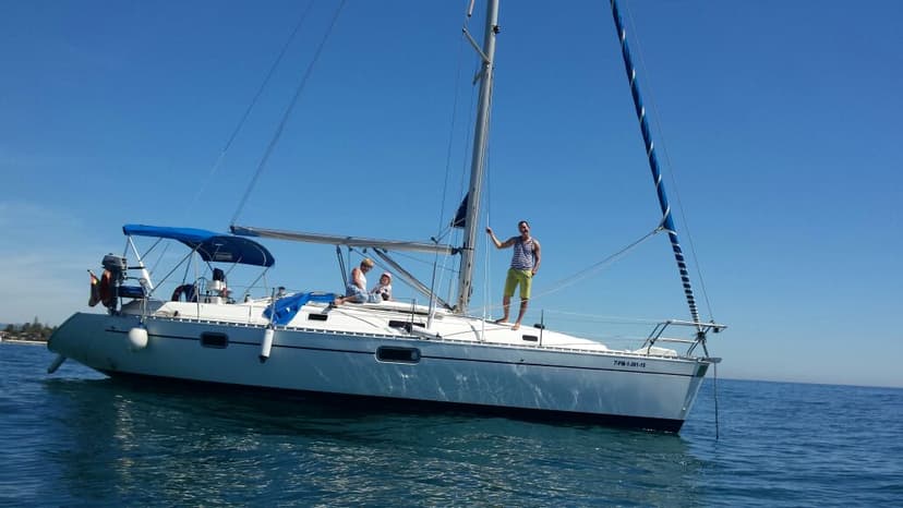 Paseo en velero por la bahía de Estepona en Estepona
