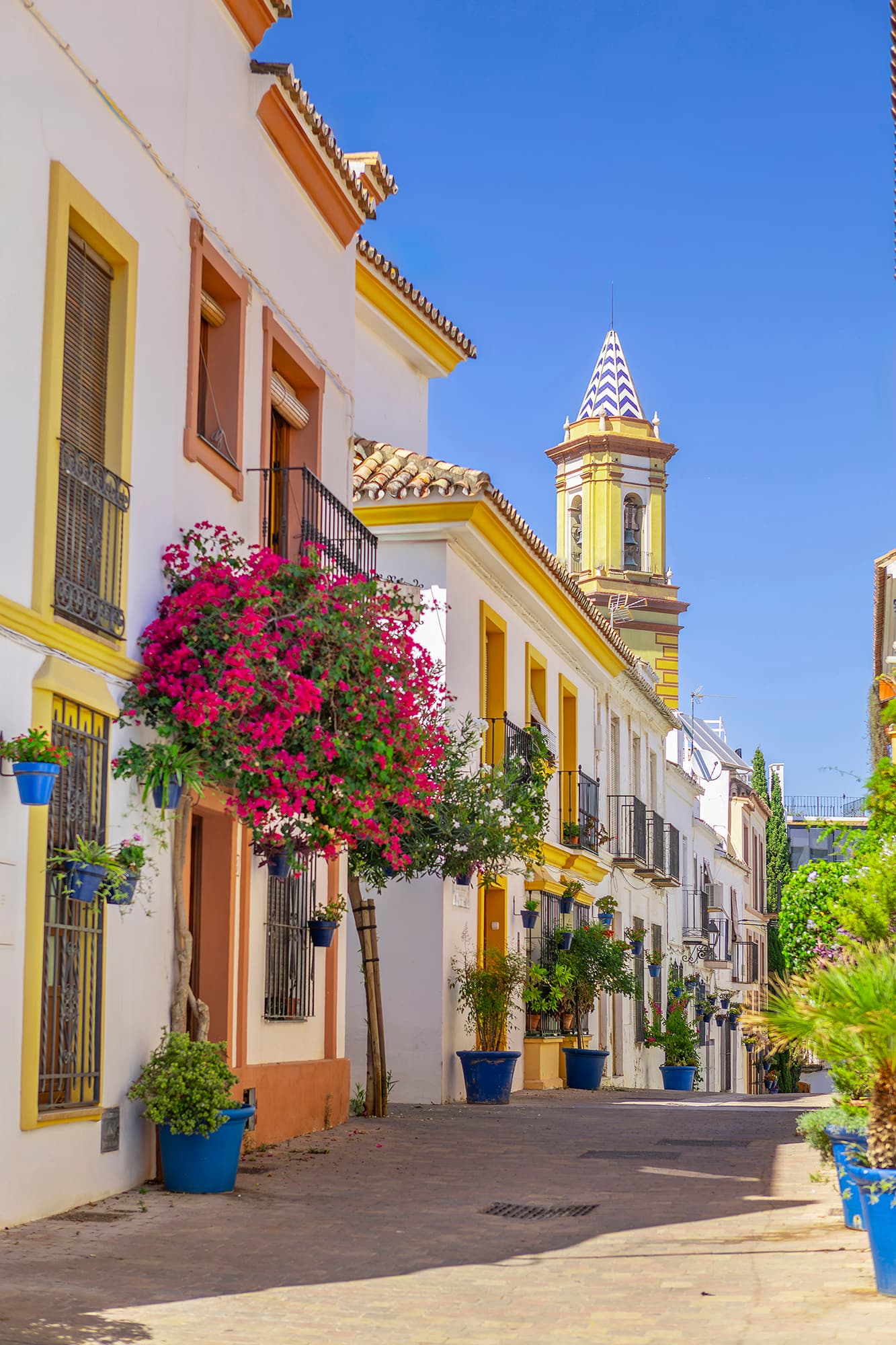 Iglesia de Nuestra Señora de los Remedios en el casco histórico de Estepona.