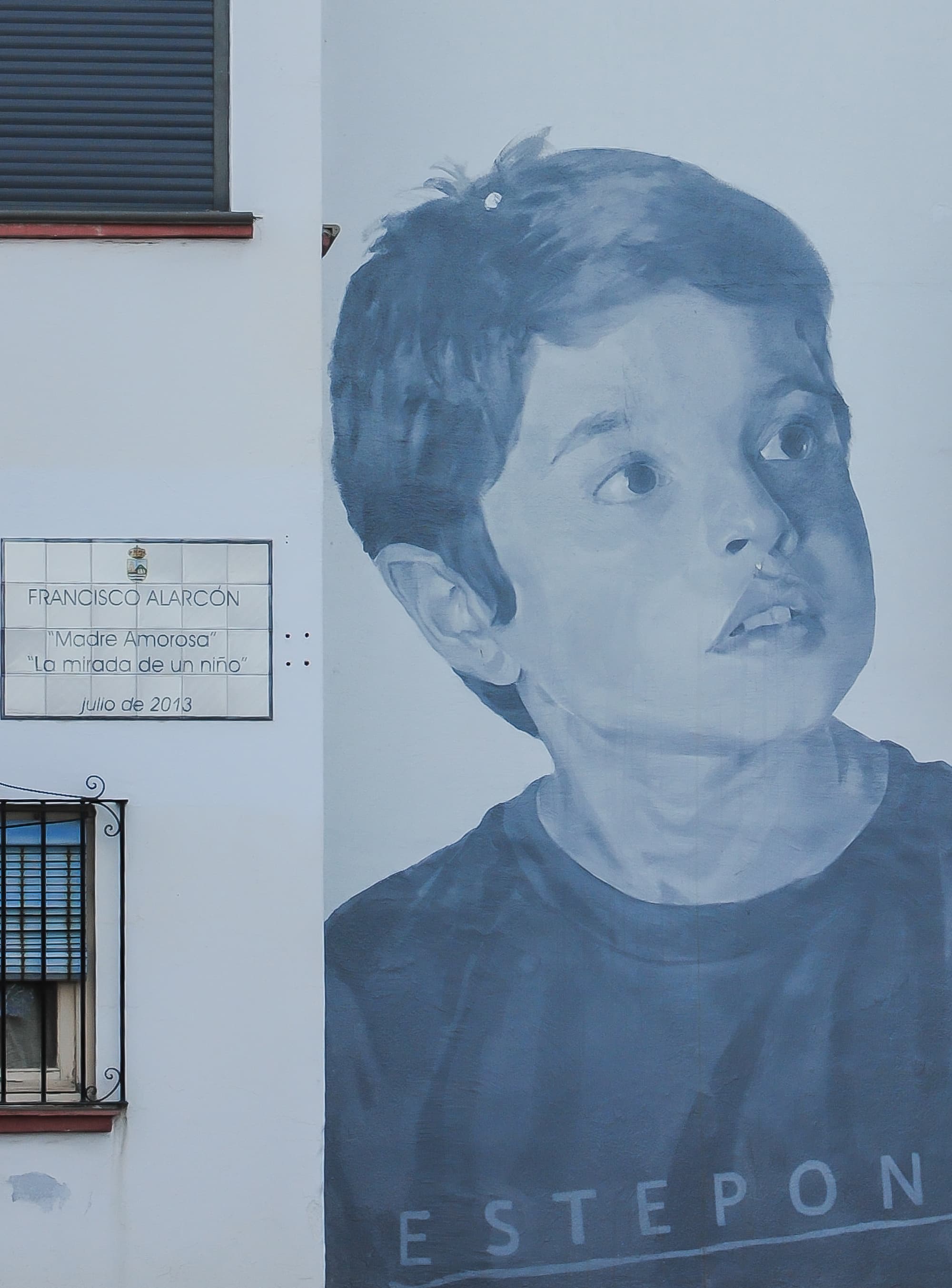 La Mirada de un Niño — mural de Fco. Alarcón en Barriada Primavera, Estepona