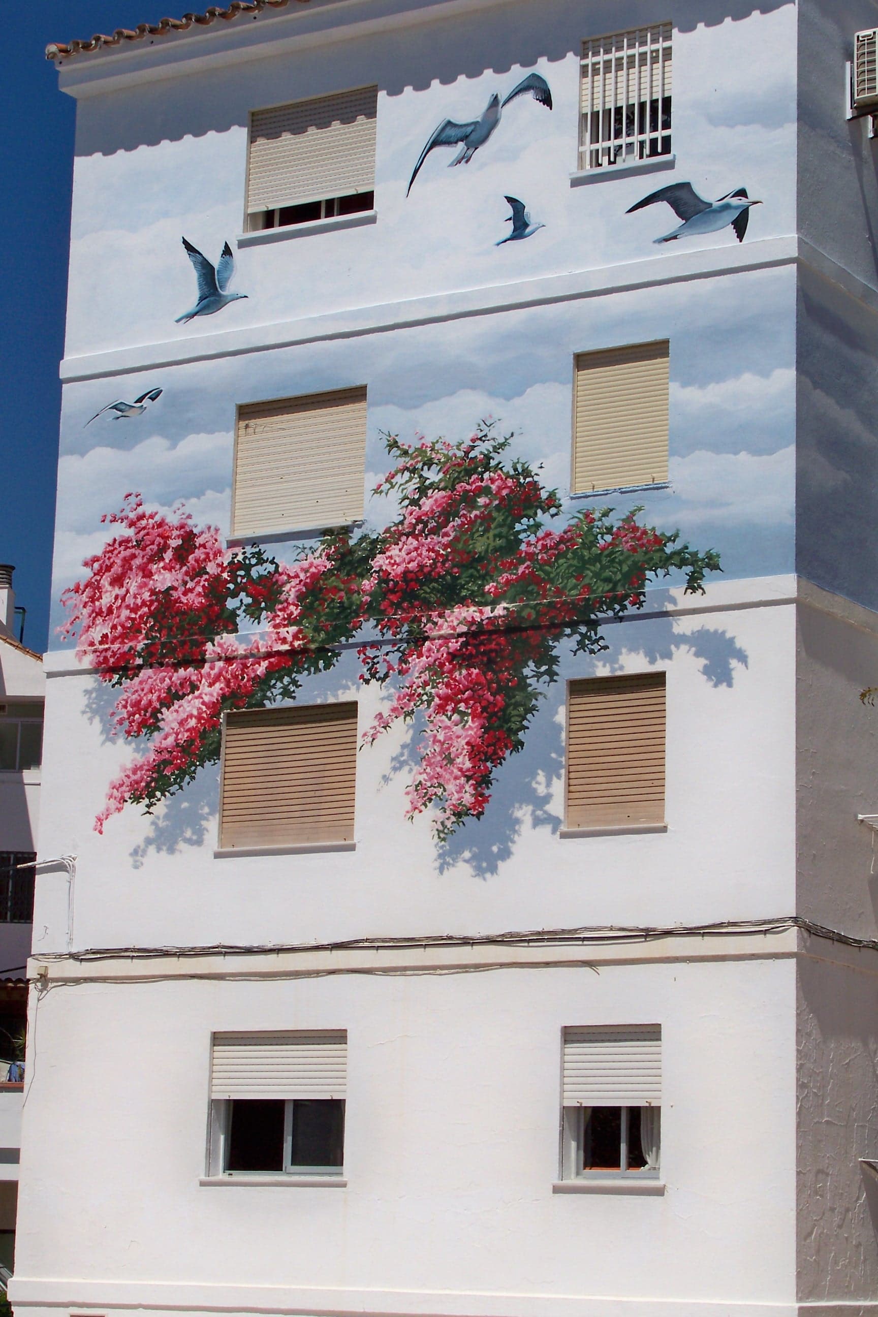 Reflejos del Jardín — mural de José Fernández Ríos en Avenida Los Poetas, Estepona