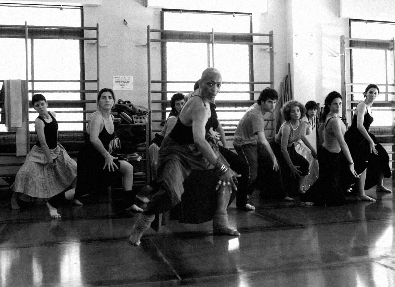 Deloris Perlmutter impartiendo una clase de danza en su escuela de Estepona